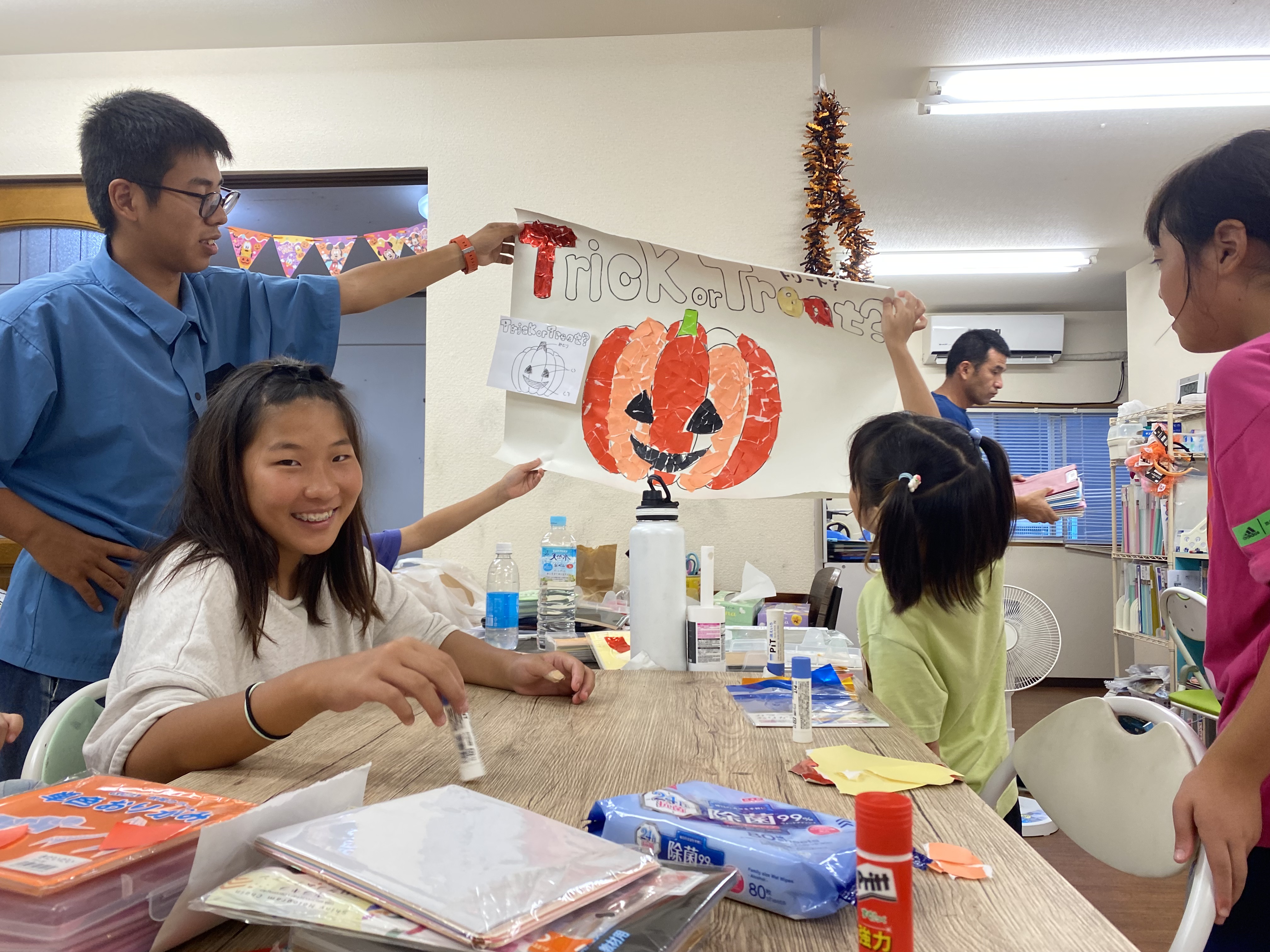 ポスターの発表をしている子ども達