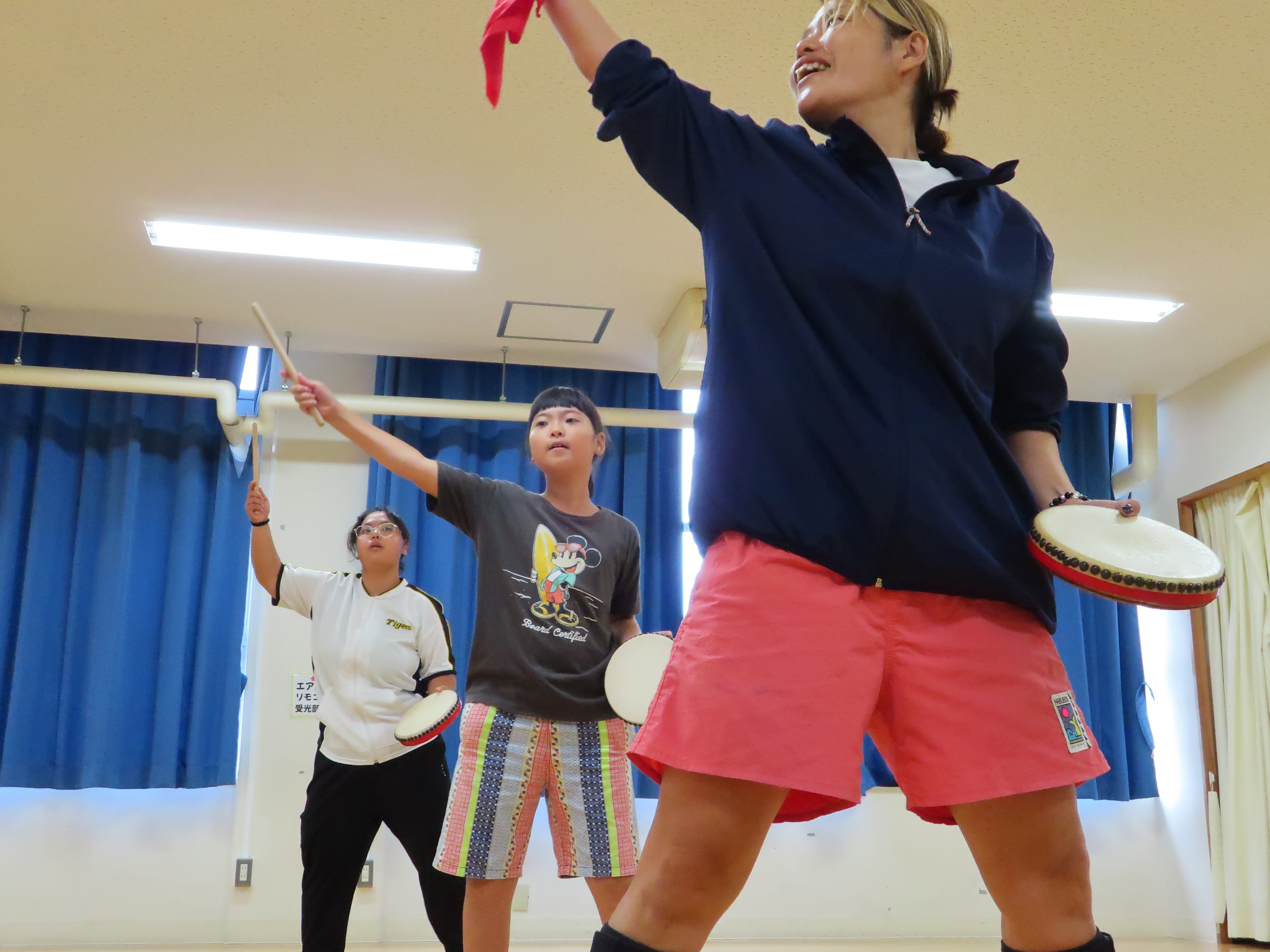 エイサーをしている子ども達